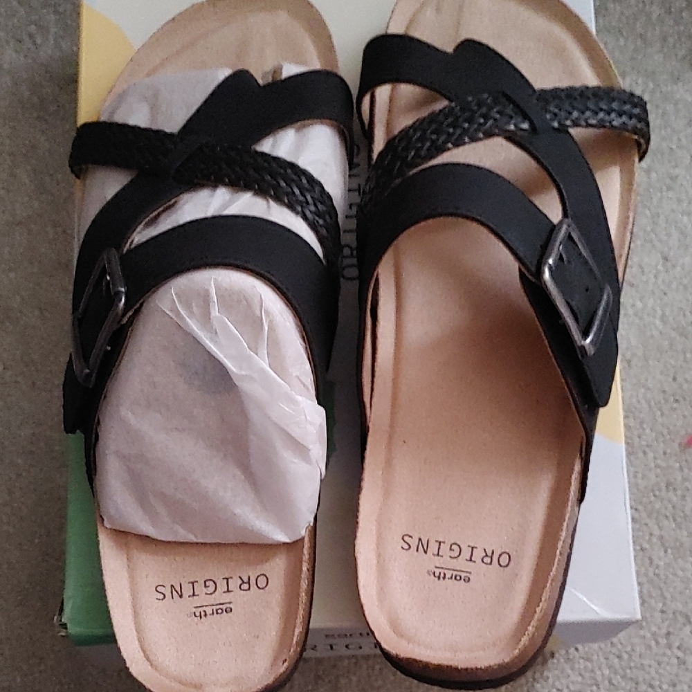 Earth Origins Black Sandals - Picture 3 of 5